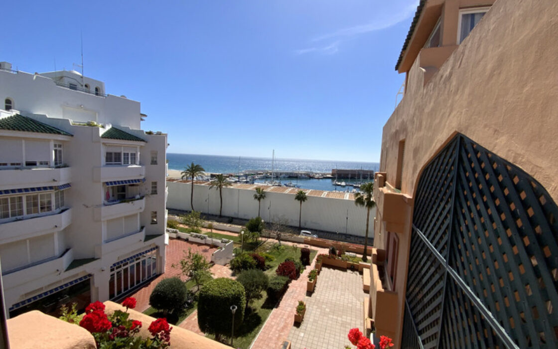 Светлая квартира с террасой в Марбелье 108 кв.м у моря