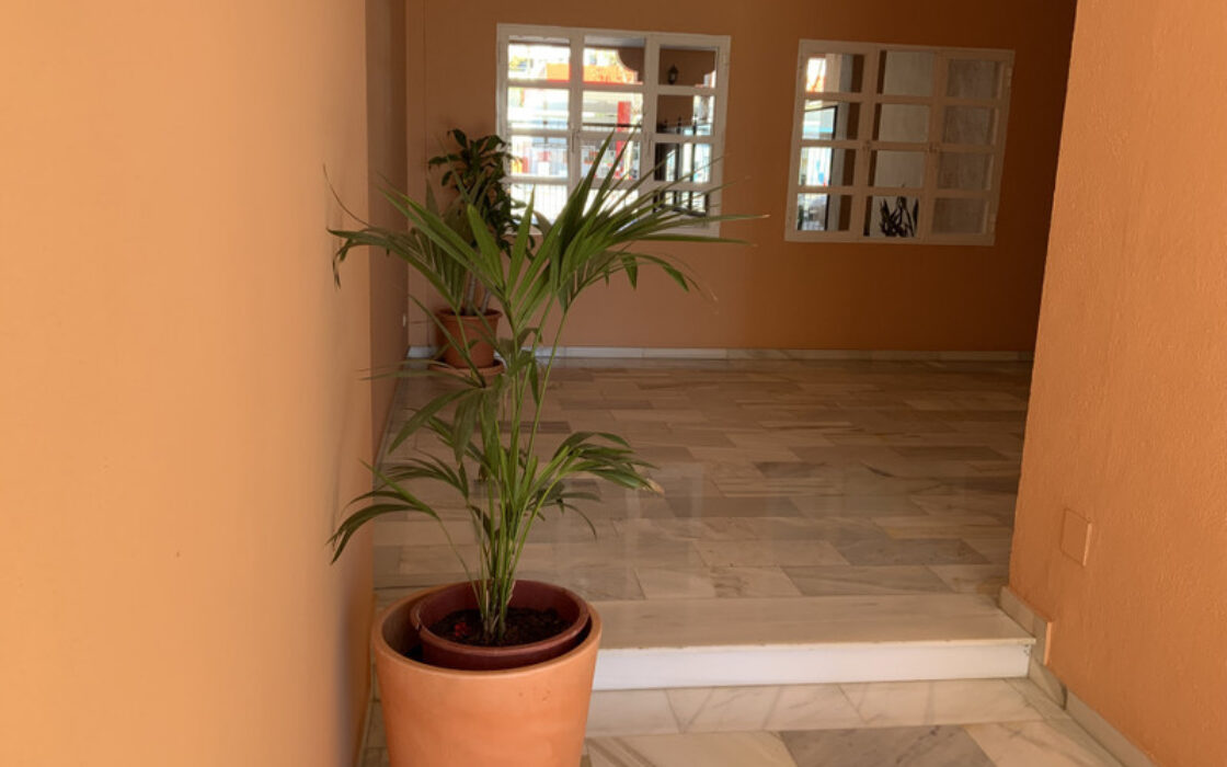 Светлая квартира с террасой в Марбелье 108 кв.м у моря