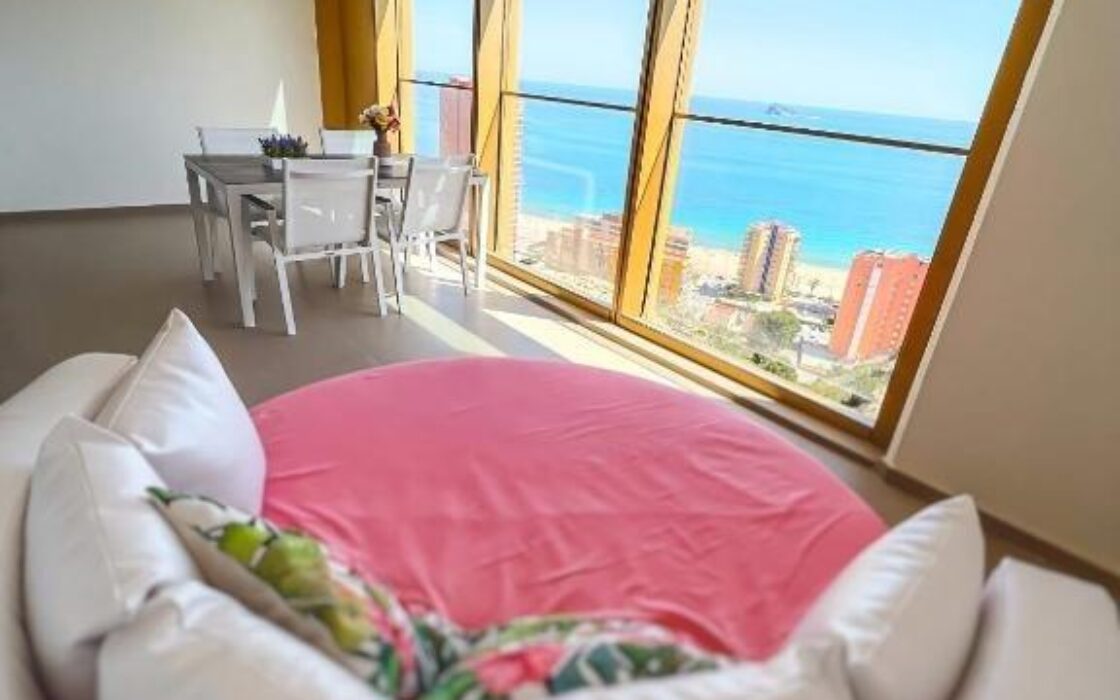 Апартаменты с видом на море в Бенидорме 95 кв.м 2 спальни