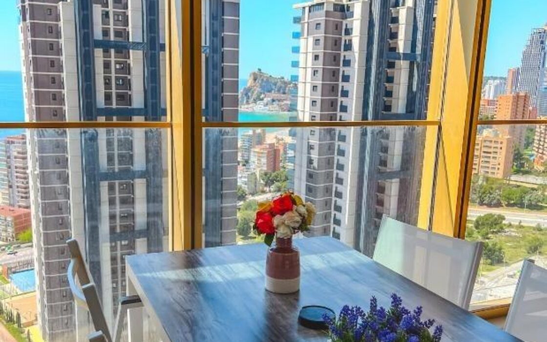 Апартаменты с видом на море в Бенидорме 95 кв.м 2 спальни