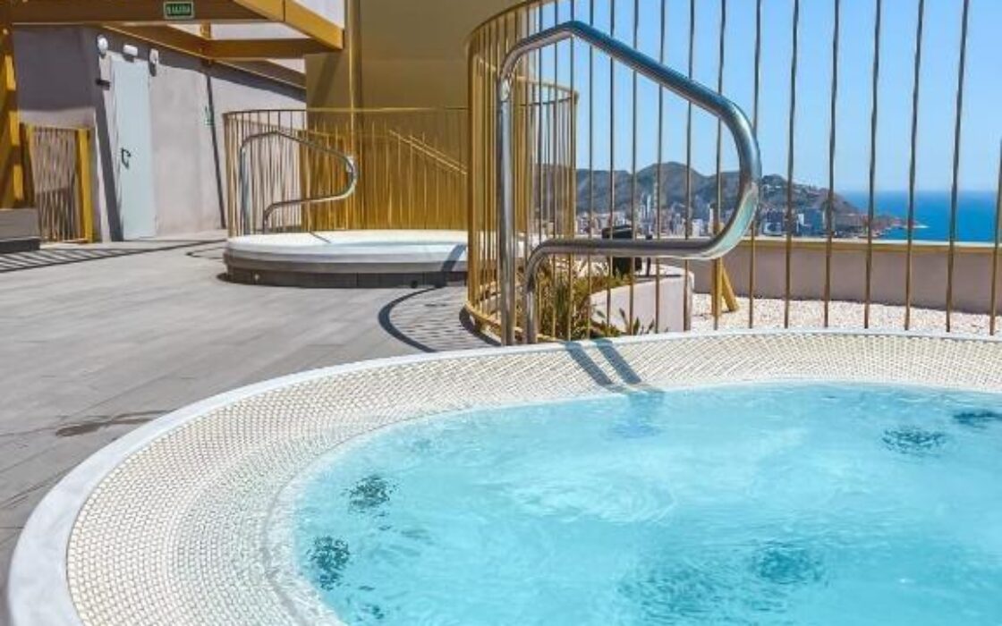 Апартаменты с видом на море в Бенидорме 95 кв.м 2 спальни