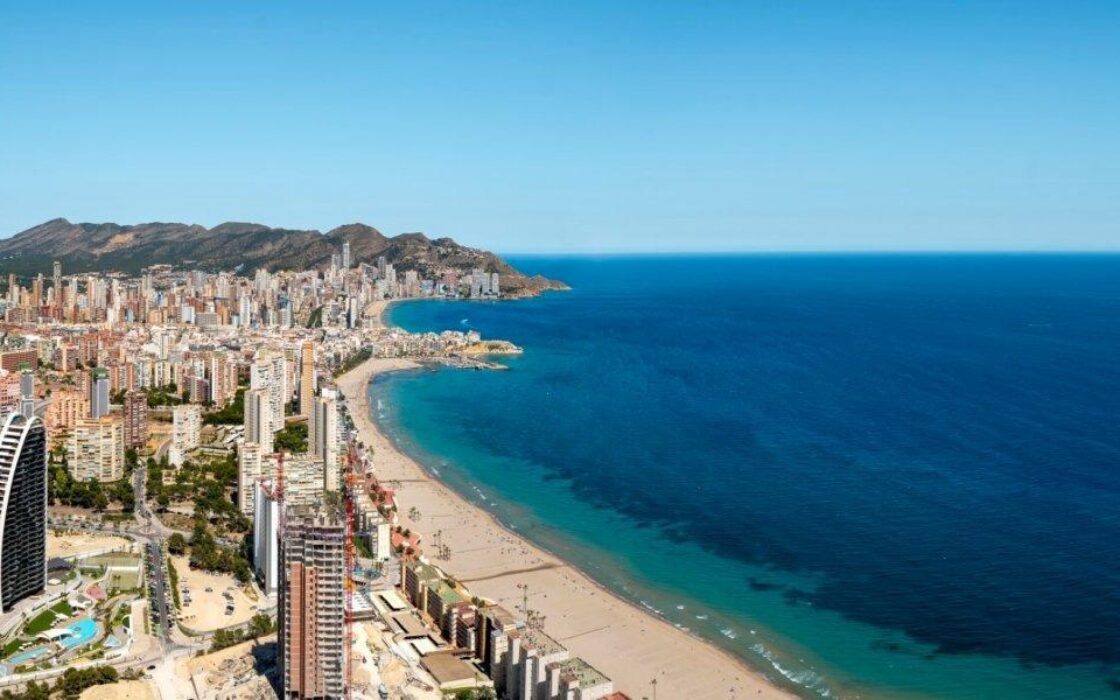 Апартаменты с видом на море в Бенидорме 95 кв.м 2 спальни