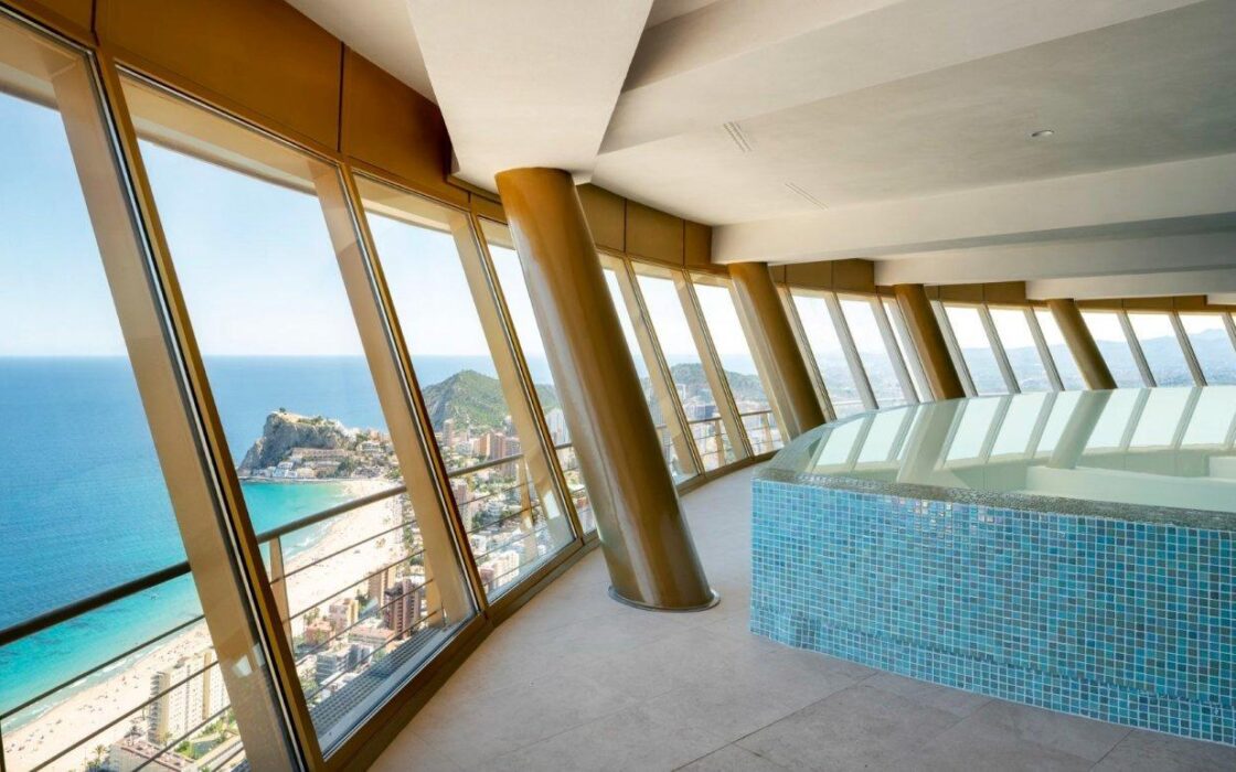 Апартаменты с видом на море в Бенидорме 95 кв.м 2 спальни