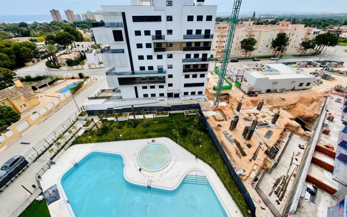 Апартаменти в Ориуэла Коста 97 кв.м з терасою біля моря