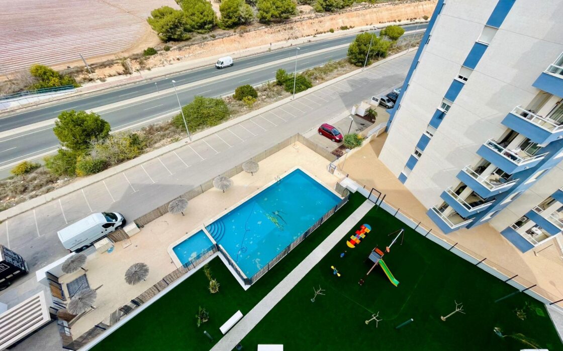 Апартаменти в Ориуэла Коста 97 кв.м з терасою біля моря