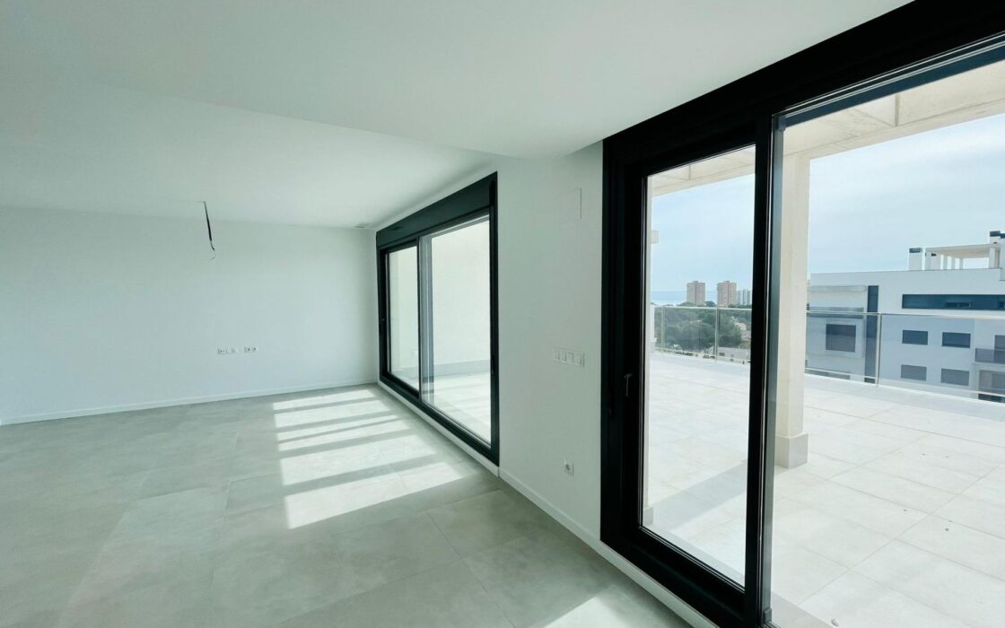 Апартаменти в Ориуэла Коста 97 кв.м з терасою біля моря