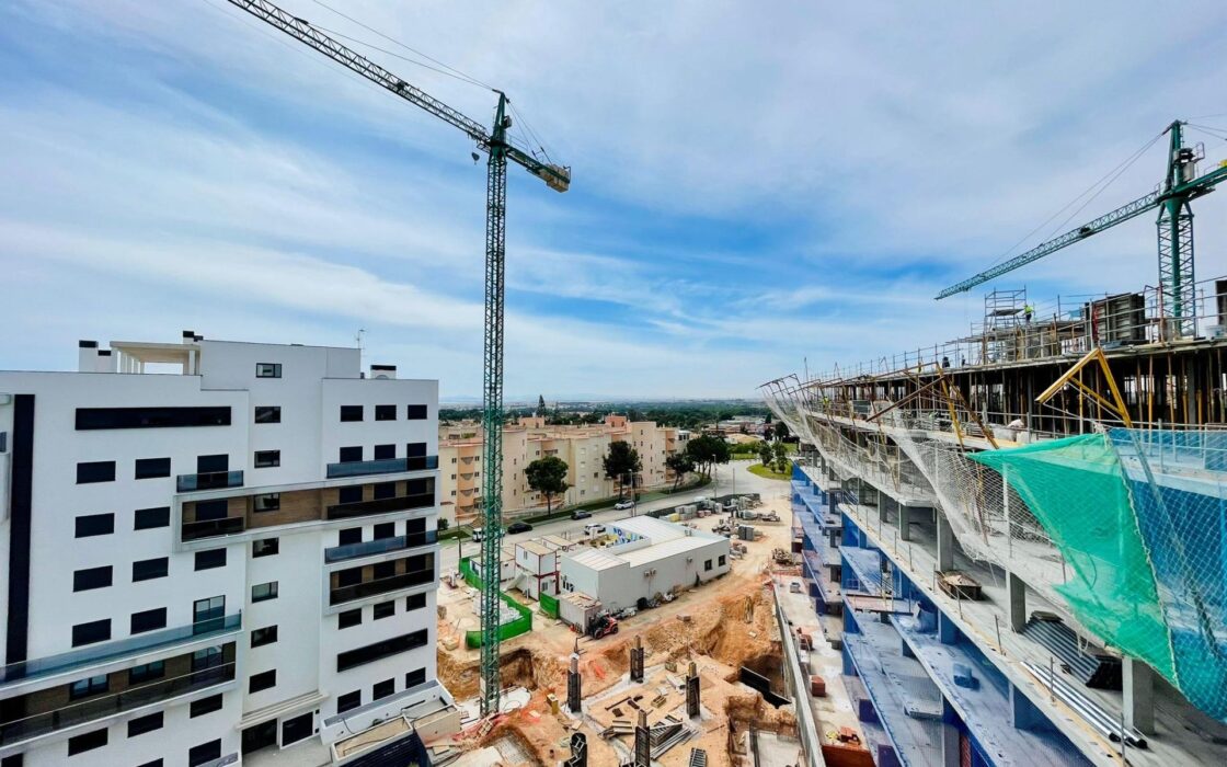 Апартаменти в Ориуэла Коста 97 кв.м з терасою біля моря