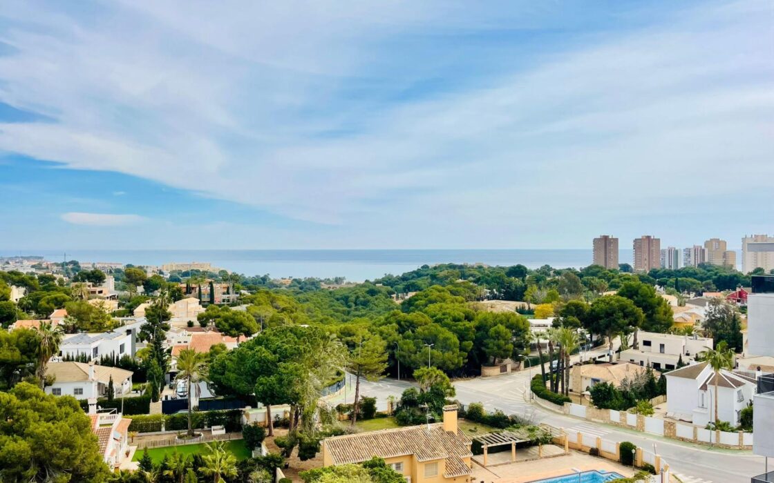 Апартаменти в Ориуэла Коста 97 кв.м з терасою біля моря