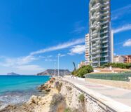 Сучасні будинки біля моря в Кальпе з панорамним видом