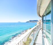 Сучасні будинки біля моря в Кальпе з панорамним видом