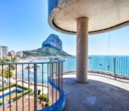 Сучасні будинки біля моря в Кальпе з панорамним видом