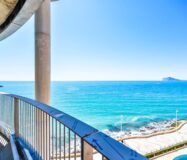 Сучасні будинки біля моря в Кальпе з панорамним видом