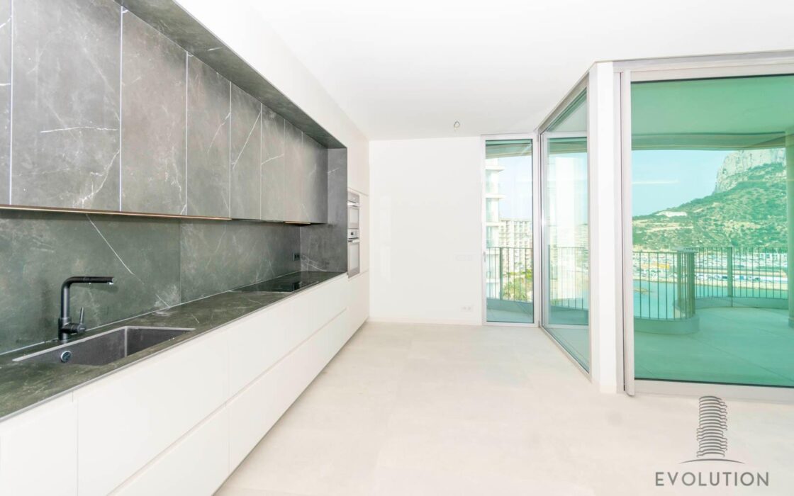 Сучасні будинки біля моря в Кальпе з панорамним видом