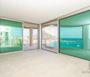 Сучасні будинки біля моря в Кальпе з панорамним видом