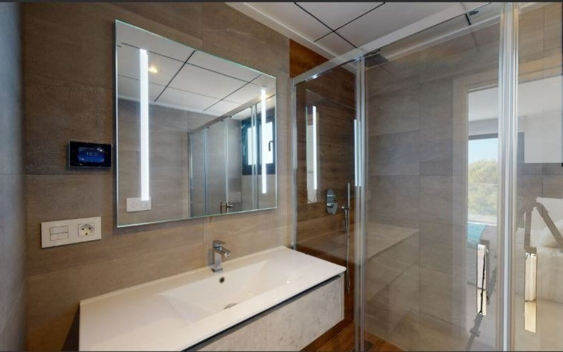 Новые виллы в Ла Нусии с террасой и бассейном 141 кв.м