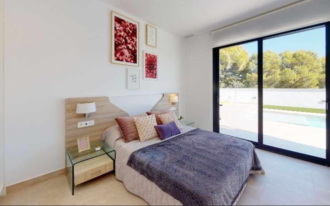 Новые виллы в Ла Нусии с террасой и бассейном 141 кв.м