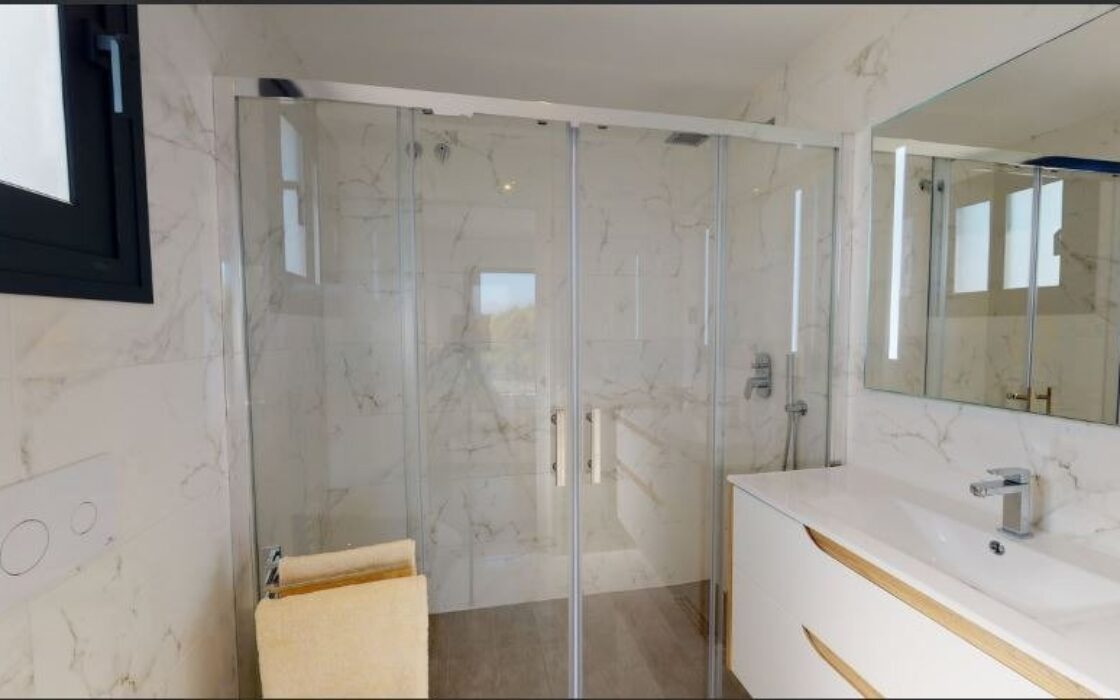 Новые виллы в Ла Нусии с террасой и бассейном 141 кв.м