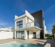 Нові вілли в Сан-Мігель-де-Салінас з терасою 135 кв.м