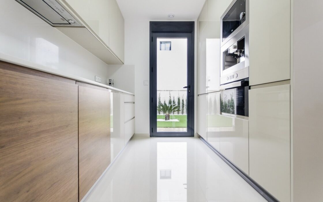 Нові вілли в Сан-Мігель-де-Салінас з терасою 135 кв.м