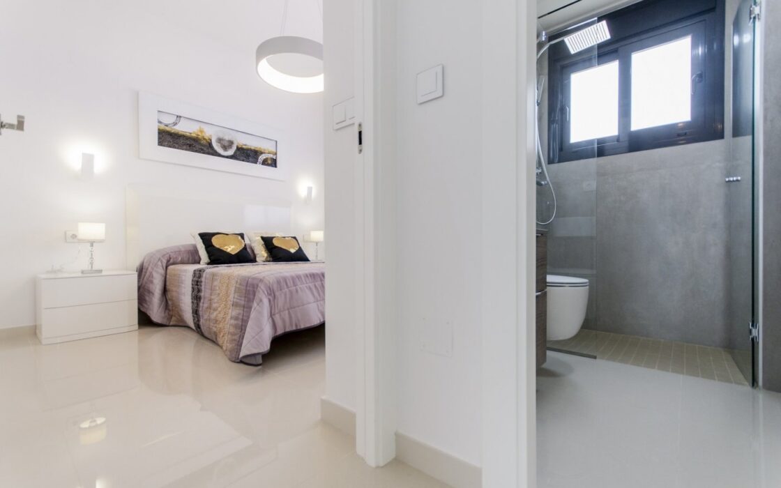 Нові вілли в Сан-Мігель-де-Салінас з терасою 135 кв.м