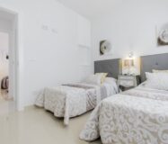 Нові вілли в Сан-Мігель-де-Салінас з терасою 135 кв.м