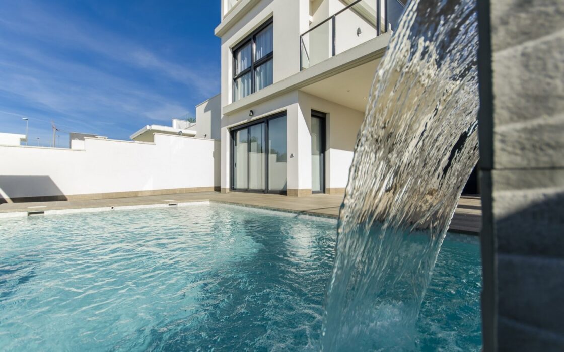 Нові вілли в Сан-Мігель-де-Салінас з терасою 135 кв.м