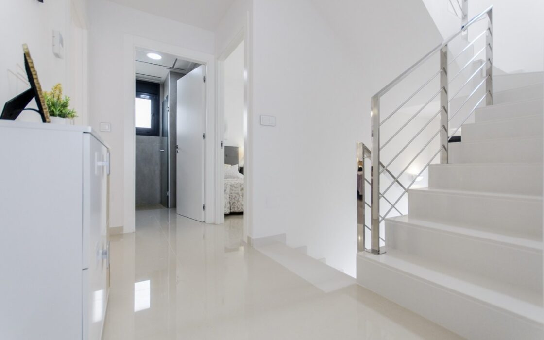 Нові вілли в Сан-Мігель-де-Салінас з терасою 135 кв.м