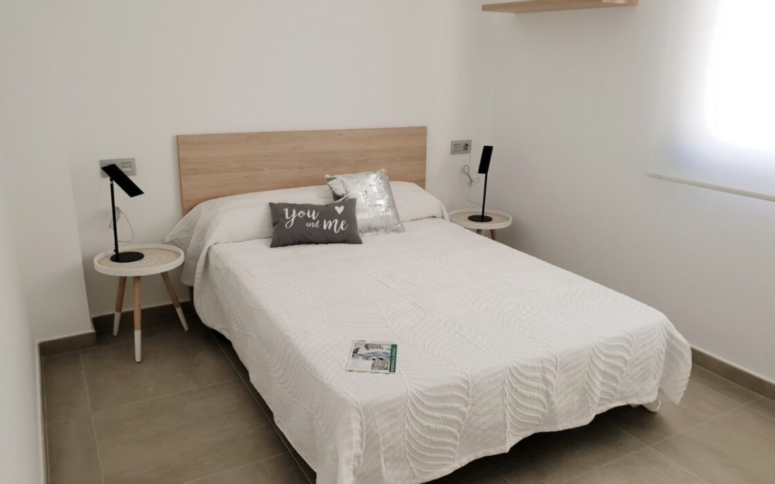 Нові вілли в Пінар-де-Камповерде з солярієм та ділянкою