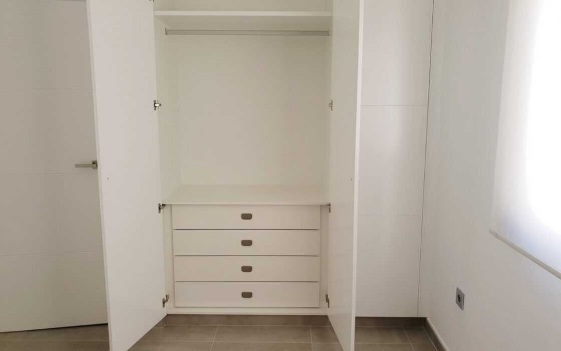 Нові вілли в Пінар-де-Камповерде з солярієм та ділянкою