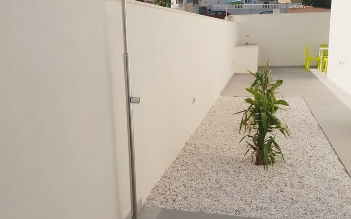 Нові вілли в Пінар-де-Камповерде з солярієм та ділянкою