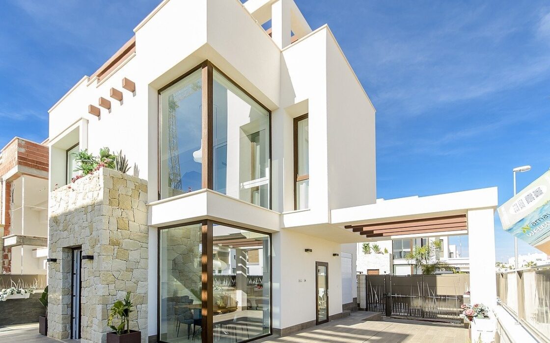 Нові вілли в Лос-Монтесинос з терасою та басейном