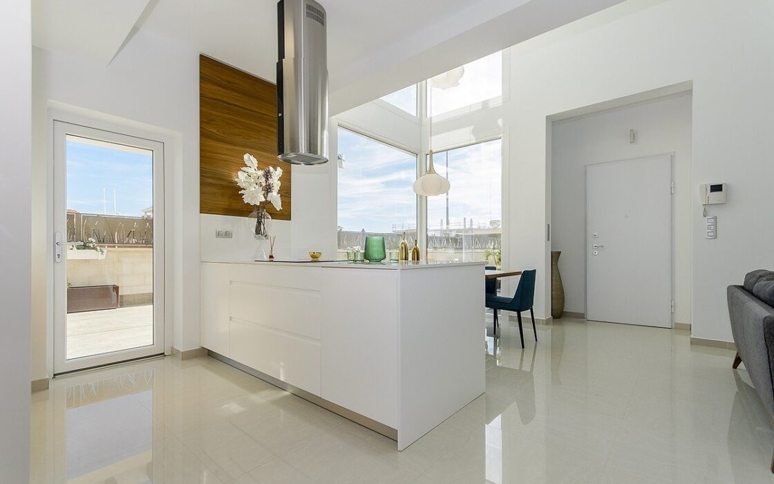 Нові вілли в Лос-Монтесинос з терасою та басейном