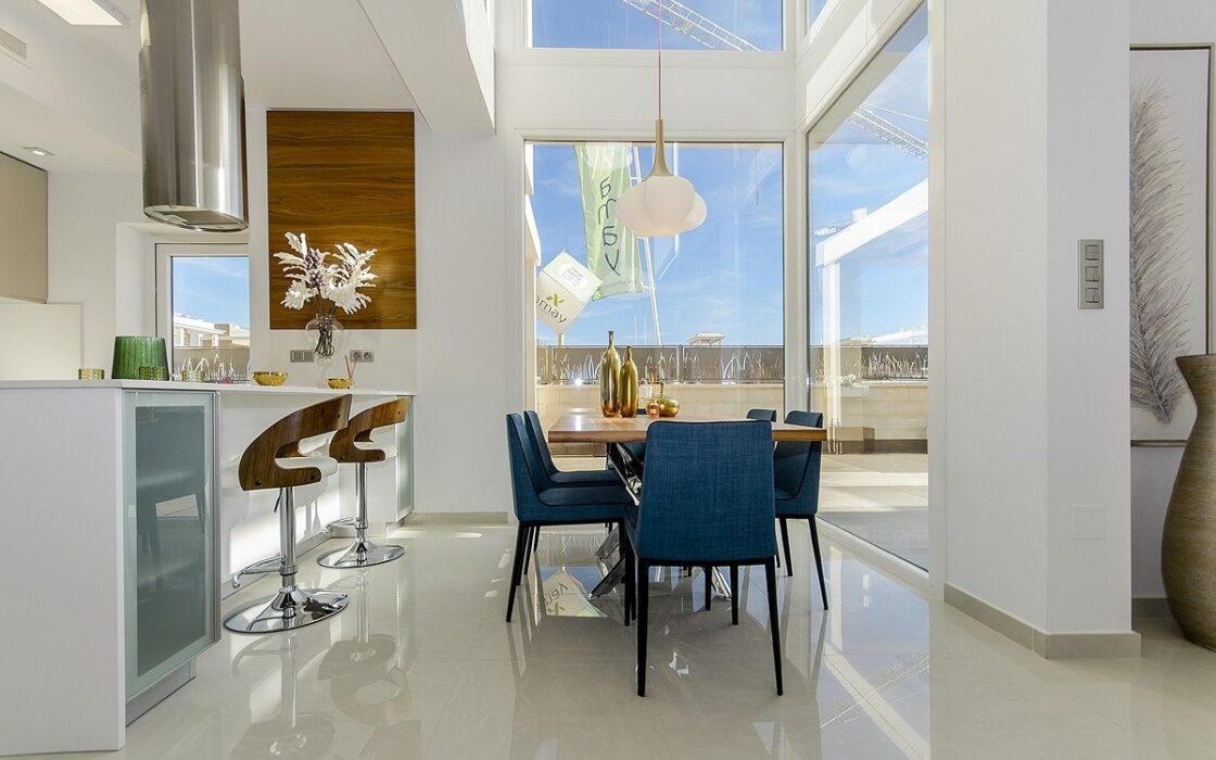 Нові вілли в Лос-Монтесинос з терасою та басейном