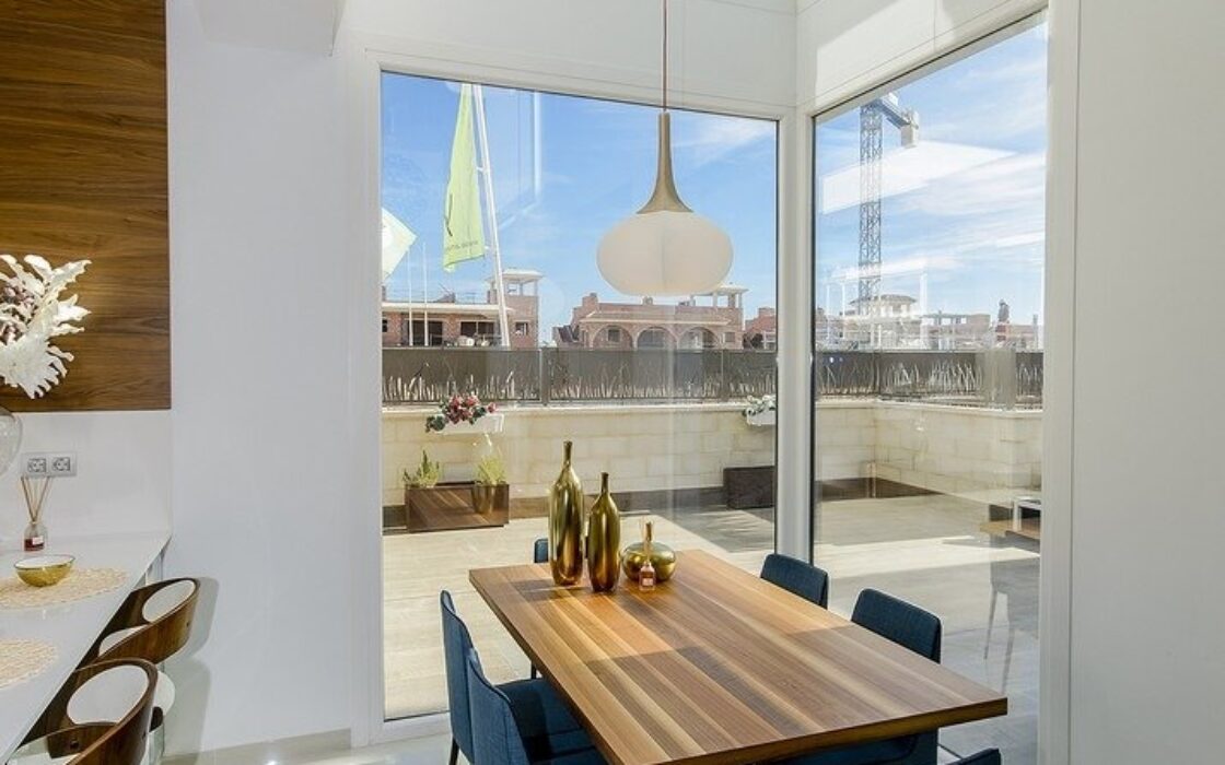 Нові вілли в Лос-Монтесинос з терасою та басейном