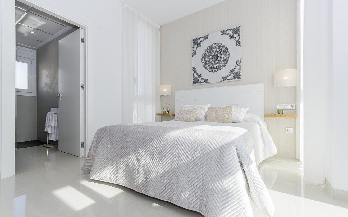 Нові вілли в Лос-Монтесинос з терасою та басейном