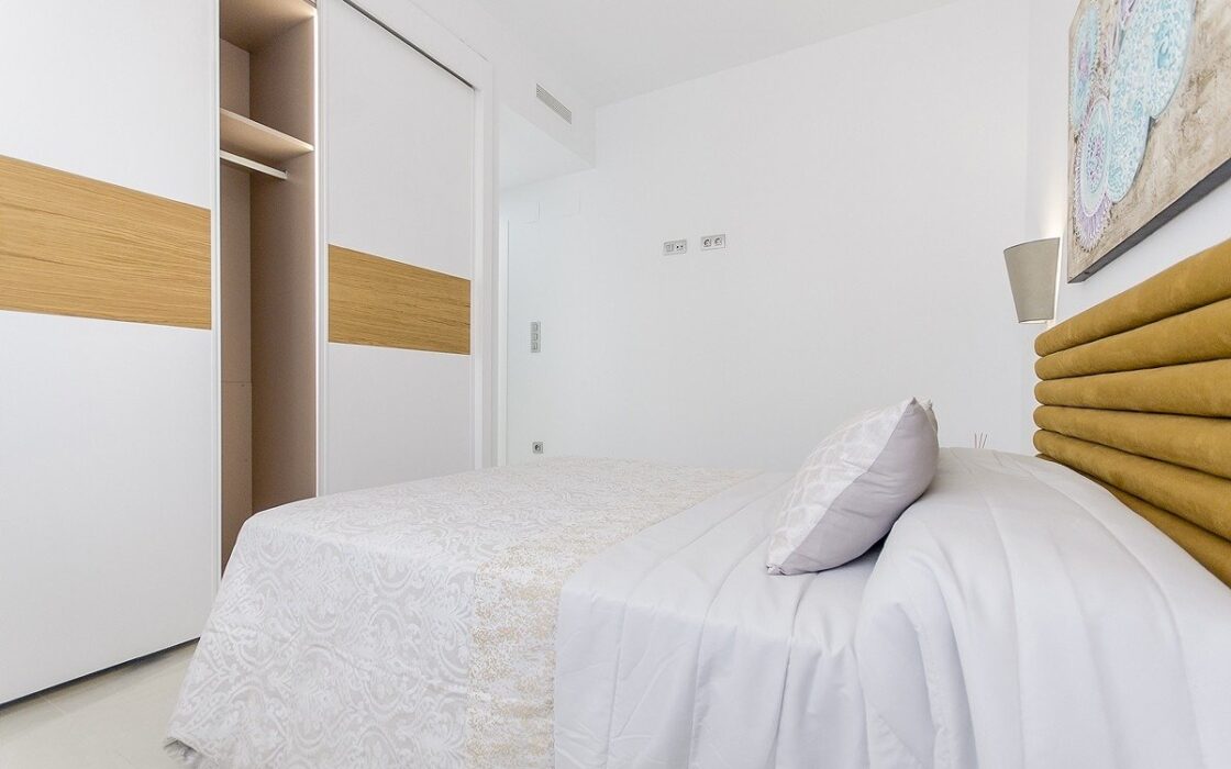 Нові вілли в Лос-Монтесинос з терасою та басейном