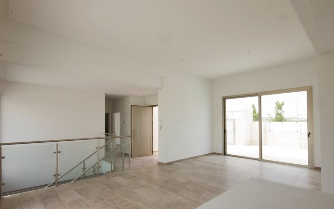 Будинок в Ель Кампельо 220 кв.м біля моря з басейном та терасою