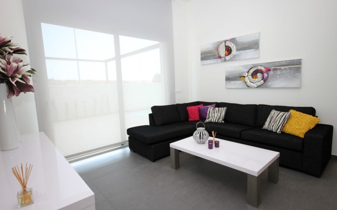 Будинок в Ель Кампельо 220 кв.м біля моря з басейном та терасою