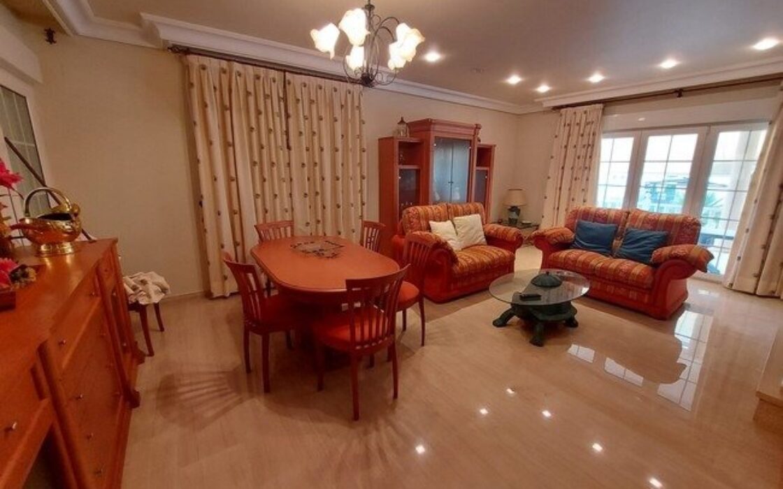 Вілла 600 кв.м в Торрев’єсі з басейном та ліфтом