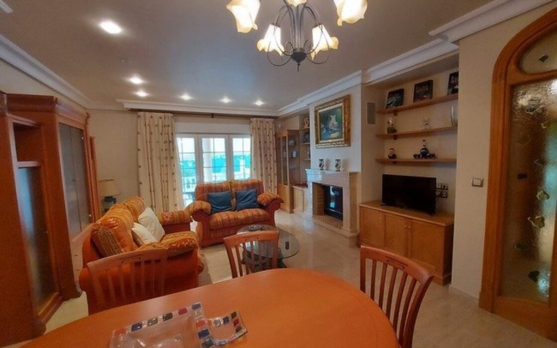 Вілла 600 кв.м в Торрев’єсі з басейном та ліфтом