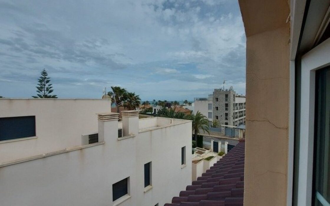 Вілла 600 кв.м в Торрев’єсі з басейном та ліфтом