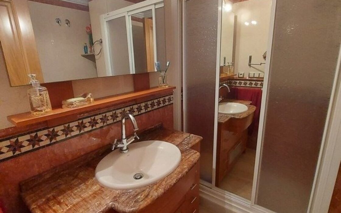 Вілла 600 кв.м в Торрев’єсі з басейном та ліфтом