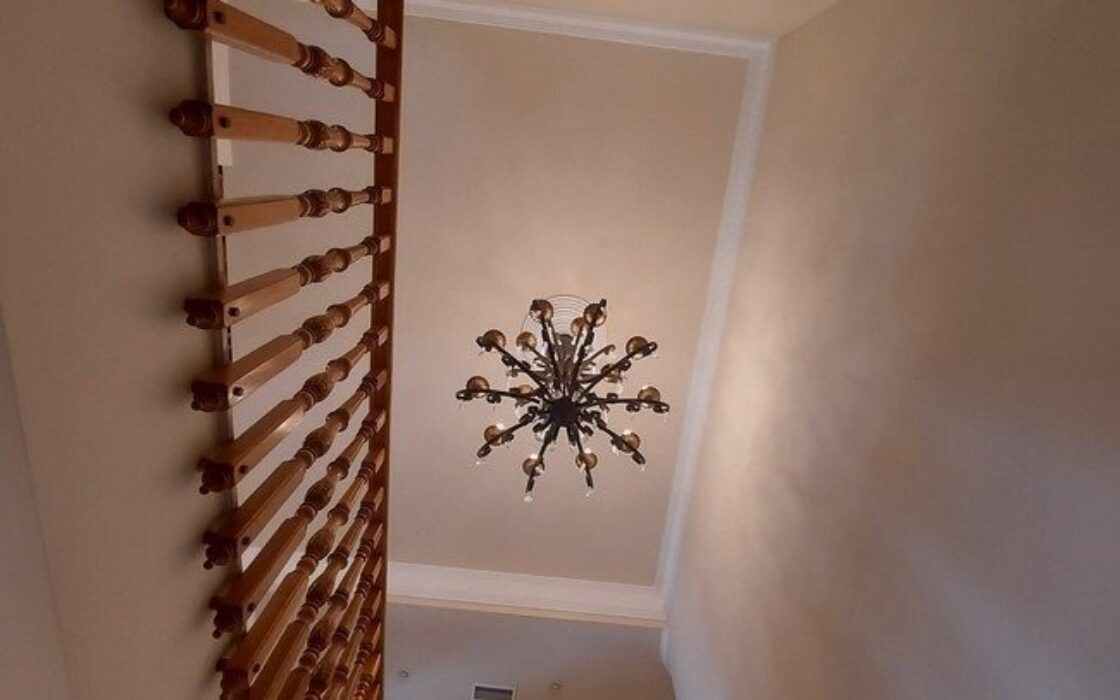 Вілла 600 кв.м в Торрев’єсі з басейном та ліфтом