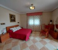 Вілла 600 кв.м в Торрев’єсі з басейном та ліфтом