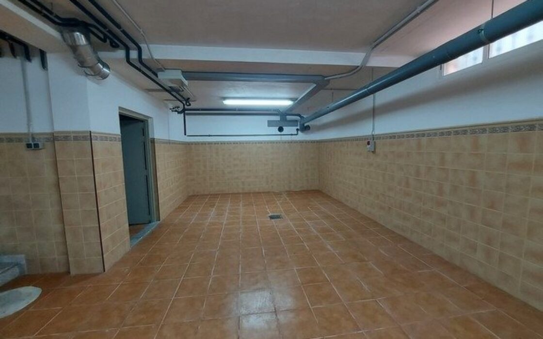 Вілла 600 кв.м в Торрев’єсі з басейном та ліфтом