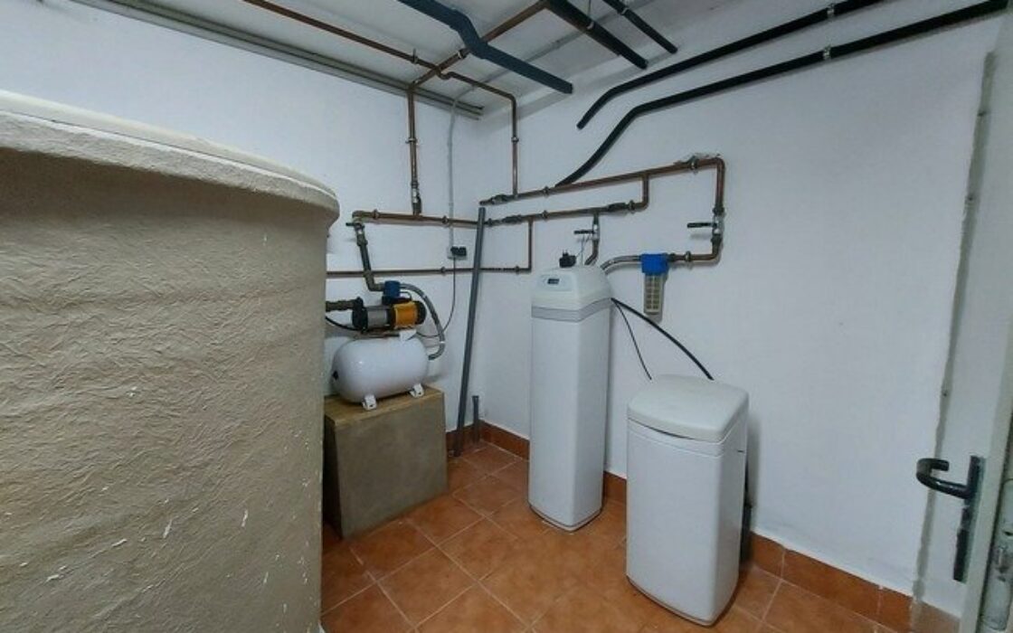 Вілла 600 кв.м в Торрев’єсі з басейном та ліфтом