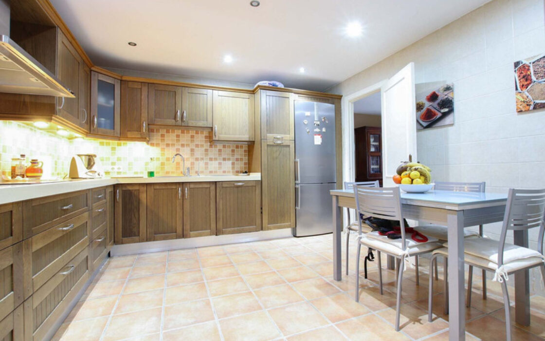 Розкішна квартира з терасою в Пуерто Банус 83 кв.м