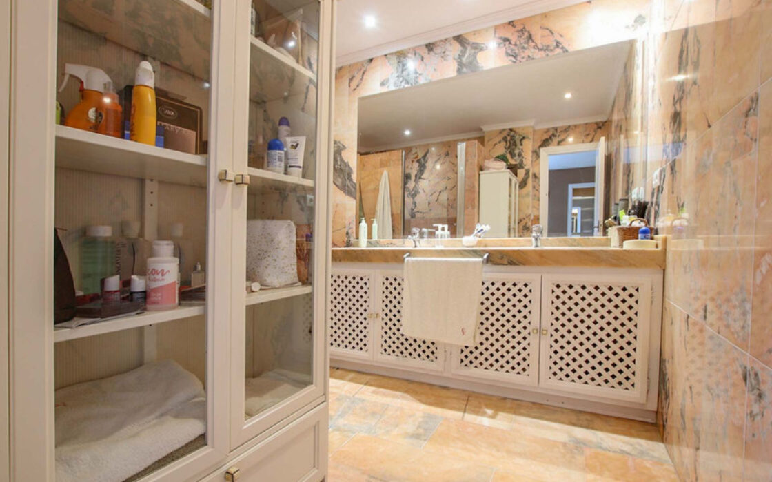 Розкішна квартира з терасою в Пуерто Банус 83 кв.м