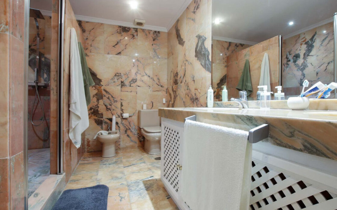 Розкішна квартира з терасою в Пуерто Банус 83 кв.м