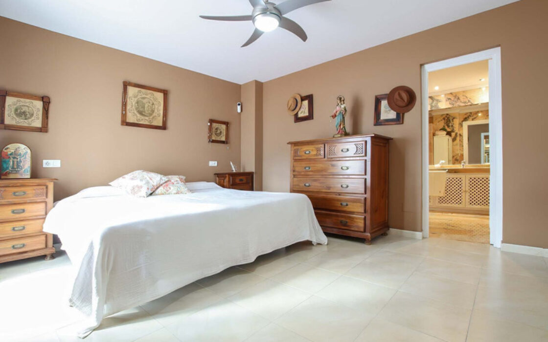 Розкішна квартира з терасою в Пуерто Банус 83 кв.м